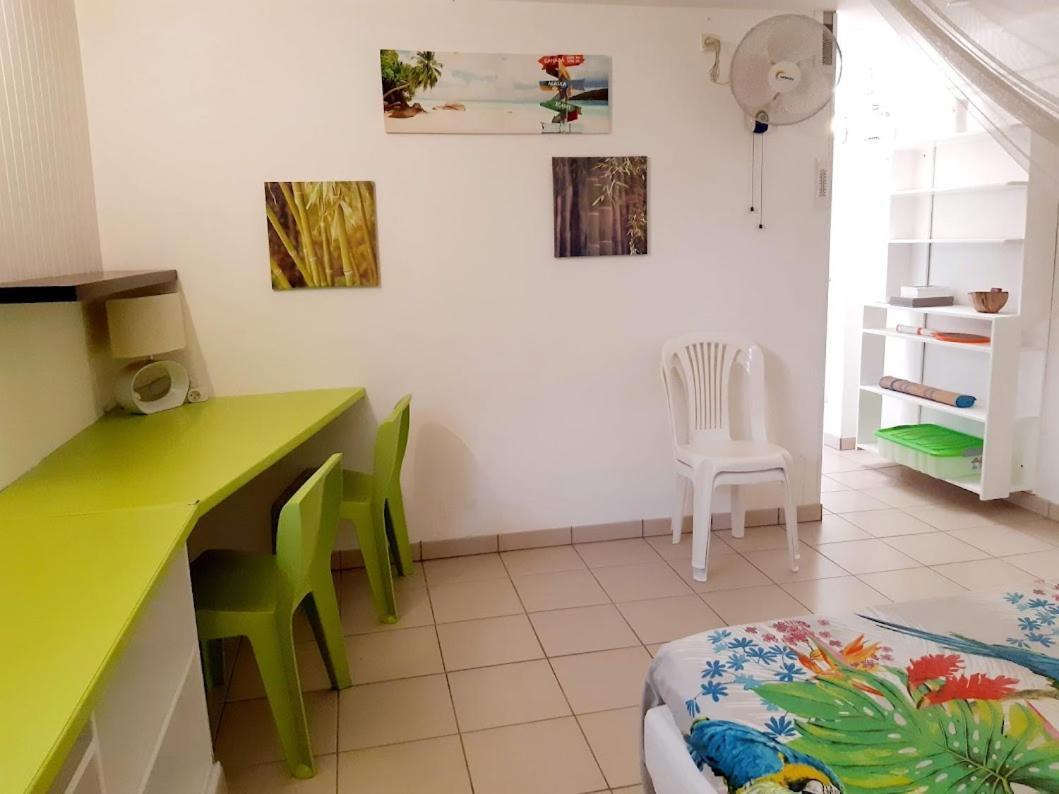 Apartamento Sainte-Luce 2 T1 Hibiscus Et Colibris Exterior foto